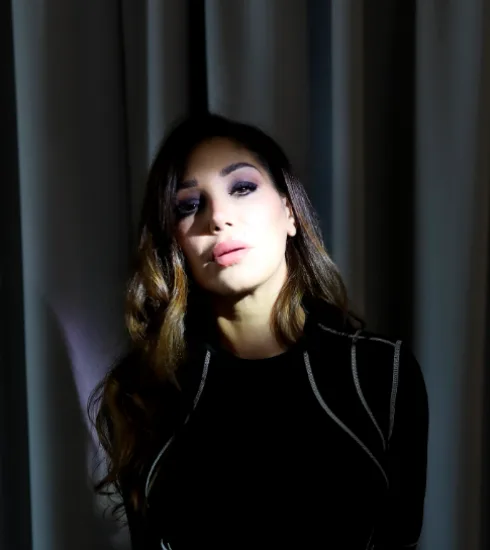 Simina Grigoriu estrena New Single 'Resident Frequency' 3 NDD-Captura de pantalla 2024 12 06 a las 18.47.52