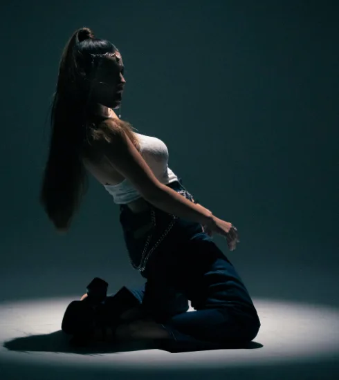 Una nueva era en el pop experimental, soph presenta su nuevo EP 5 NDD-Captura de pantalla 2025 01 07 a las 16.35.28