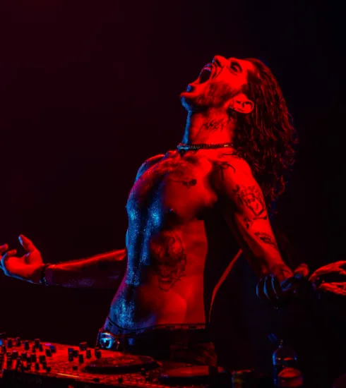 HADES anuncia la fiesta de lanzamiento del álbum “VILLAIN (All Night Long)” en Hemkade, Zaandam, Países Bajos 4 NDD-Captura de pantalla 2025 01 23 a las 16.59.52