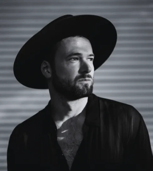 Monolink presenta su primer single de 2025, “Mesmerized” 5 NDD-Captura de pantalla 2025 01 24 a las 16.49.21