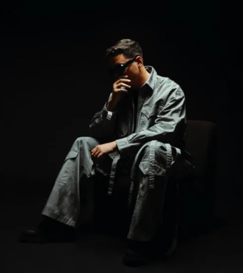 Defelice lanza el tema épico de techno melódico Who You Are 3 NDD-Captura de pantalla 2025 02 26 a las 17.47.15