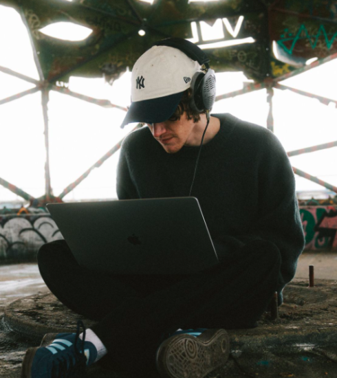 El productor británico Sonnee debuta en Warner con "Heartfalls" (con Khazali) y anuncia su nuevo EP "innershy". 4 NDD-Captura de pantalla 2025 03 21 a las 14.19.46