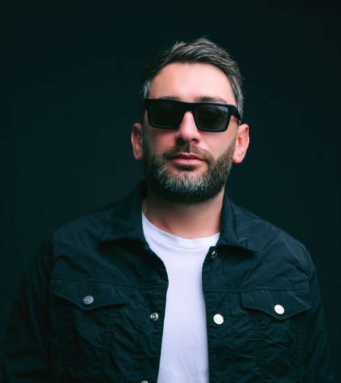 Alex Twin reimagina el icono mágico con ‘Midas Touch’ 3 NDD-Captura de pantalla 2025 04 18 a las 19.52.36