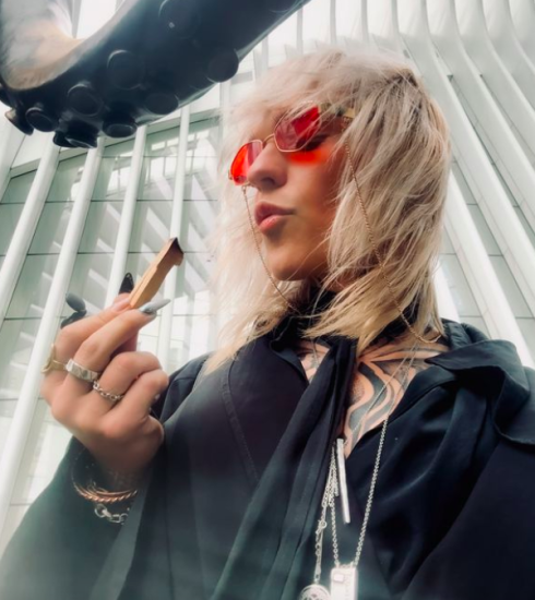 ZØVIVΛΛ presenta “Let’s Have a Kiki” 3 NDD-Captura de pantalla 2025 06 18 a las 23.05.57