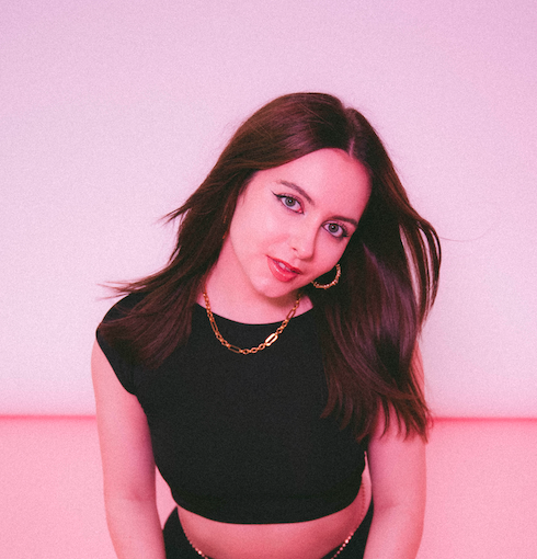 La talentosa productora y creadora de tendencias radiales Niamh lanza su primer sencillo "The Golden Ratio". 5 NDD-f2f55750 09ea 56f4 63b6 a2e1814e6290