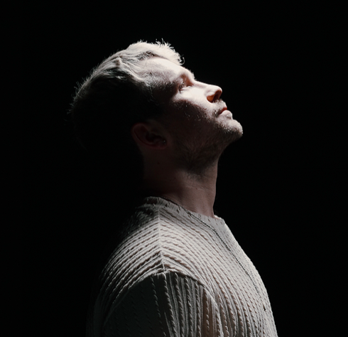 Felix Raphael presenta su segundo sencillo de LP, 'Compass (how to stay classified)' 3 NDD-Captura de pantalla 2025 09 24 a las 19.20.06