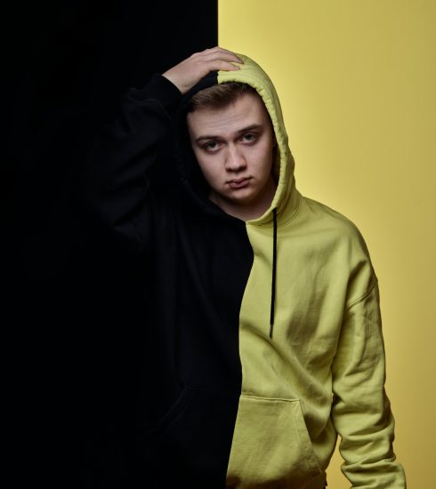 Oliver Sullivan feat. Scarlett presenta Tik Tok (Kiss The Lake) 4 NDD-04 Oliver Sullivan