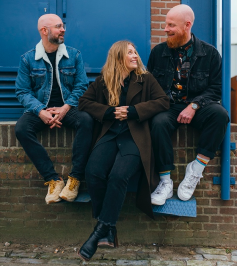 El trío en vivo Tinlicker revela el título del nuevo álbum y la fecha de lanzamiento 4 NDD-Captura de pantalla 2026 01 23 a las 11.57.26