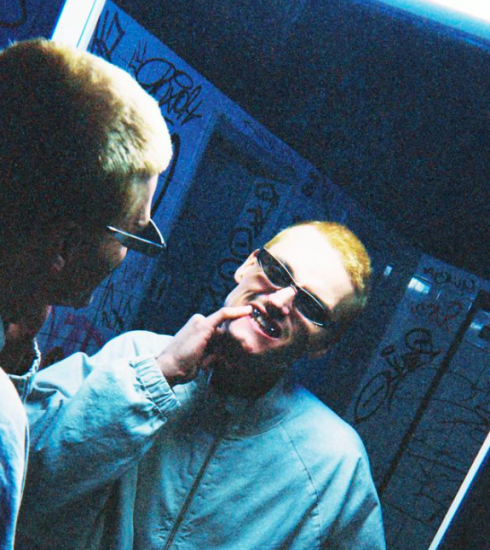 Innellea critica la cultura algorítmica en “Slave To The Hype” 4 NDD-Captura de pantalla 2026 03 11 a las 20.04.00