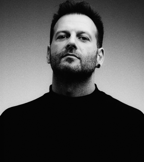 Enrico Sangiuliano en NINETOZERO el EP ‘Absence’ 4 NDD-DSCF0208 portrait