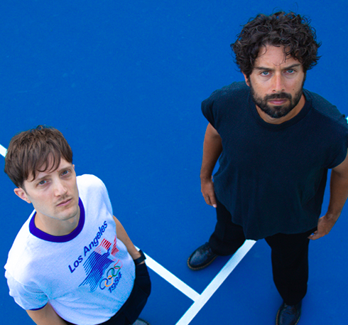 El Loner Tennis Club encuentra la superposición entre el garaje y la casa en Modern Rituals. 4 NDD-Captura de pantalla 2026 05 07 a las 22.27.39