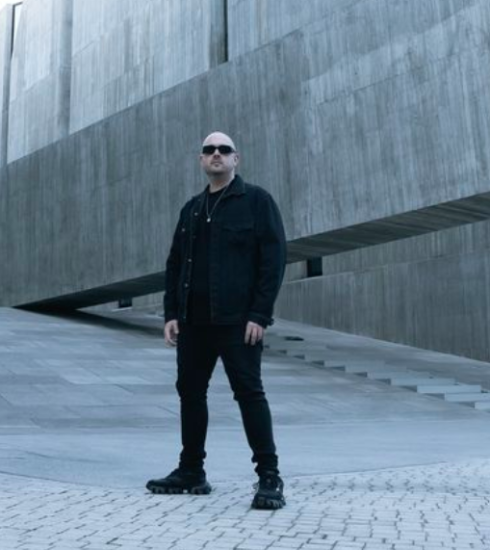 Victor Ruiz continúa con su álbum con ‘Alone’ 3 NDD-Captura de pantalla 2026 05 07 a las 23.20.22