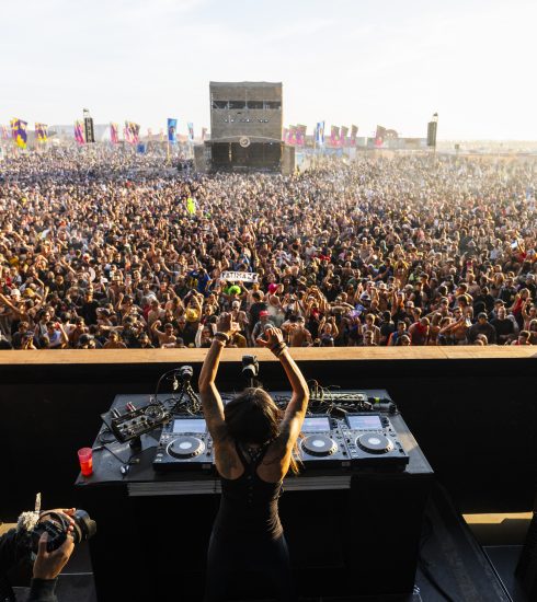 Monegros Desert Festival hará historia con un doble closing simultáneo 21 NDD-MDF2025 0727 0732 FATIMA HAJJI HaraAmoros Z8H1387