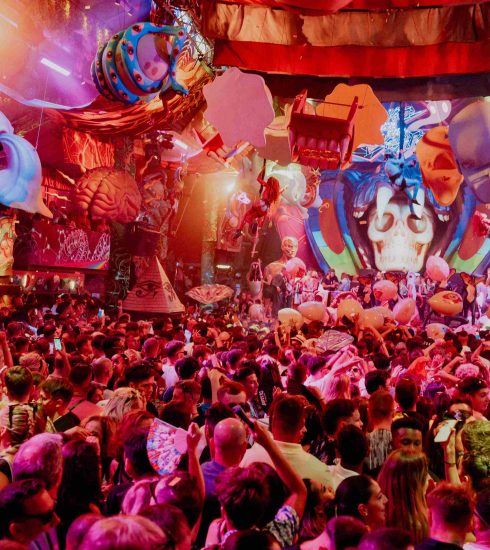 elrow Ibiza closing party presenta ‘Dance with the Serpent 2.0’ 10 NDD-4K Toni Villen 20231001 0206 NZ8 8023