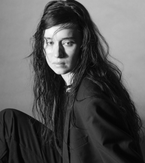 Tamara Wirth presenta Esoteric Reality, un debut entre identidad, ritmo e incertidumbre 3 NDD-Captura de pantalla 2026 10 06 a las 13.28.04